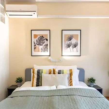 Modern Comfy - Easy Parking Apartment