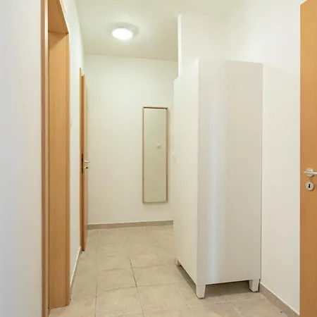 Modern Comfy - Easy Parking