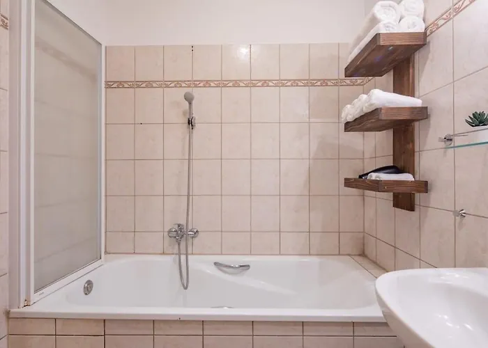 Modern Comfy - Easy Parking