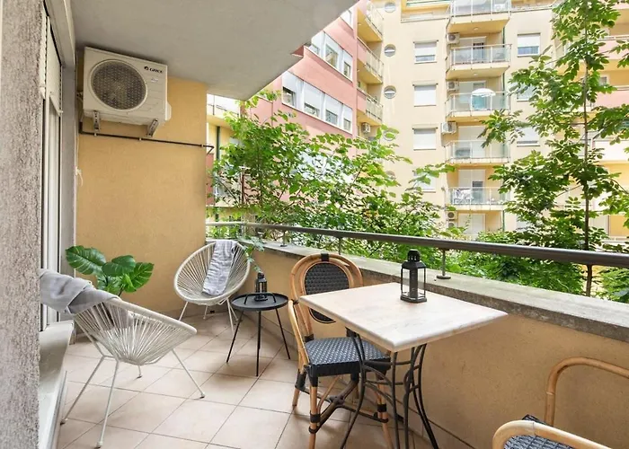 Modern Comfy - Easy Parking *