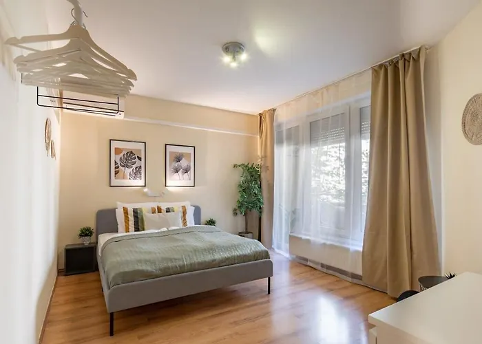 Modern Comfy - Easy Parking *